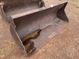 Unknown Loader Bucket - picture0' - Click to enlarge