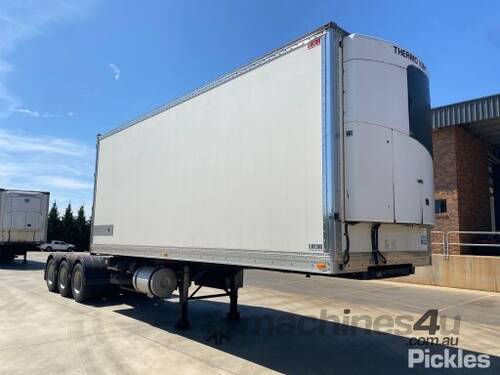 Buy Used 2013 lucar 2013 Lucar Standard Tri Axle Roll Back Refrigerated ...