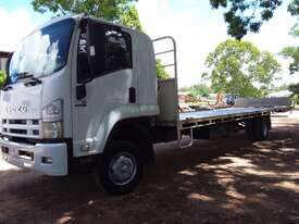 Isuzu tray truck - picture1' - Click to enlarge