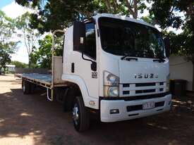 Isuzu tray truck - picture2' - Click to enlarge