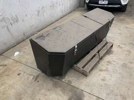 1 x Large Drawbar Metal Storage Box - picture0' - Click to enlarge