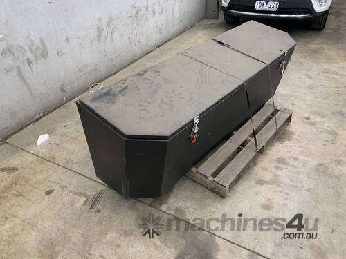 1 x Large Drawbar Metal Storage Box