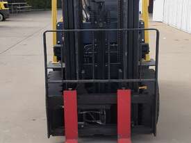 Hyster 2.5T Counterbalance Forklift - picture0' - Click to enlarge