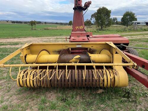 NEW HOLLAND 718 FORAGE HARVESTER