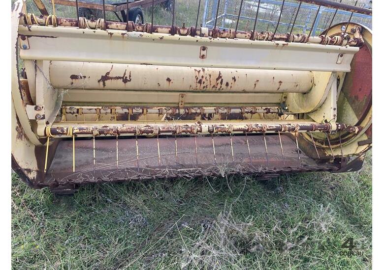 caption NEW HOLLAND 718 FORAGE HARVESTER