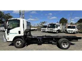 2009 ISUZU NH NPR PREMIUM CAB CHASSIS TRUCK  - picture2' - Click to enlarge