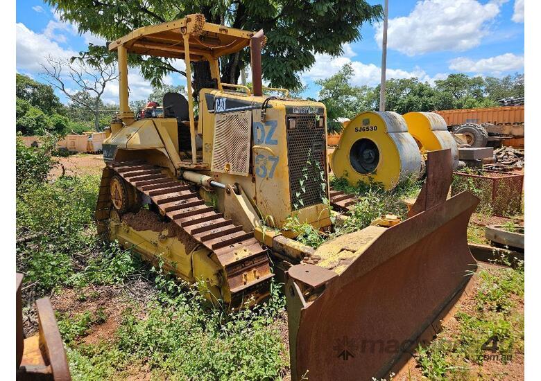 caption 2008 CAT D5N Crawler Dozer