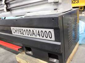 ROMAC HORIZONTAL GAP BED LATHE - picture2' - Click to enlarge