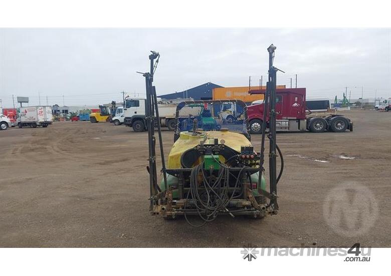 caption John Deere HD 200