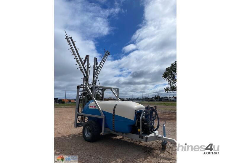 caption (3167) Twin pumps IDS 2000 (Griffith, )