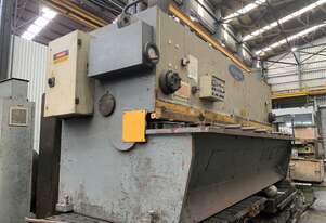 LOT #59 Steelmaster guillotine