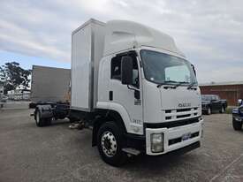 2011 Isuzu FVR 1000  4x2 Skel W/ Taillift - Engine Issues - picture2' - Click to enlarge