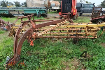 (8659) New Holland Roller Bar Hay Rake (Carisbrook, VIC)