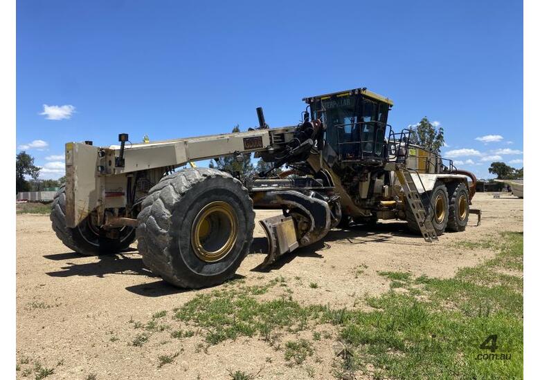 caption 2011 Caterpillar 24M Motor Grader
