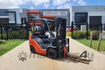 Toyota Forklift 2.5T Compact Container Mast