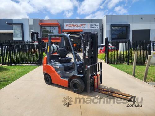 caption Toyota Forklift 2.5T Compact Container Mast