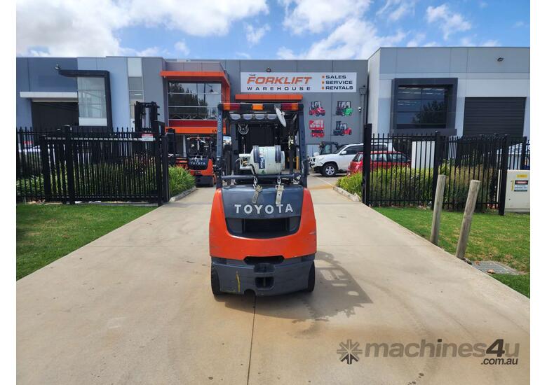 caption Toyota Forklift 2.5T Compact Container Mast