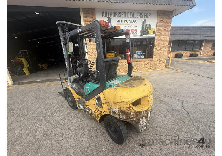 caption 2.5 Tonne Forklift For Sale