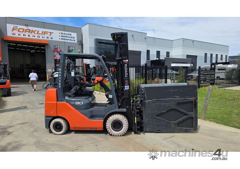 caption Toyota Forklift 3T with White Goods Clamp