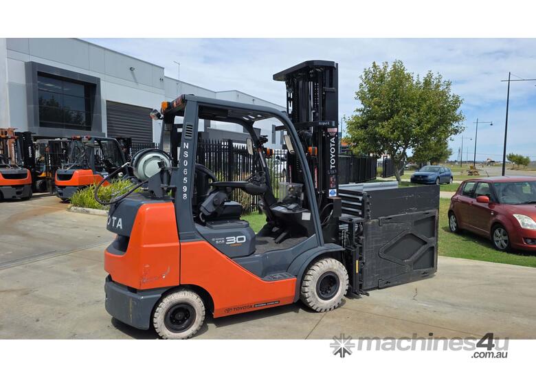 caption Toyota Forklift 3T with White Goods Clamp