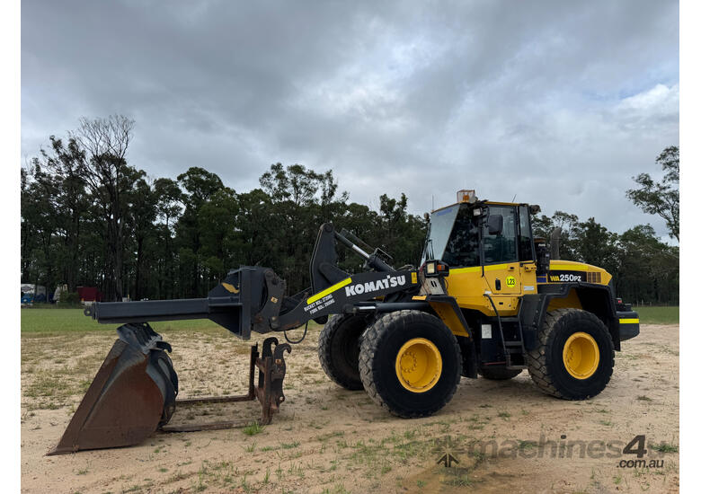 Komatsu WA250PZ-6 Loader/Tool Carrier Loader