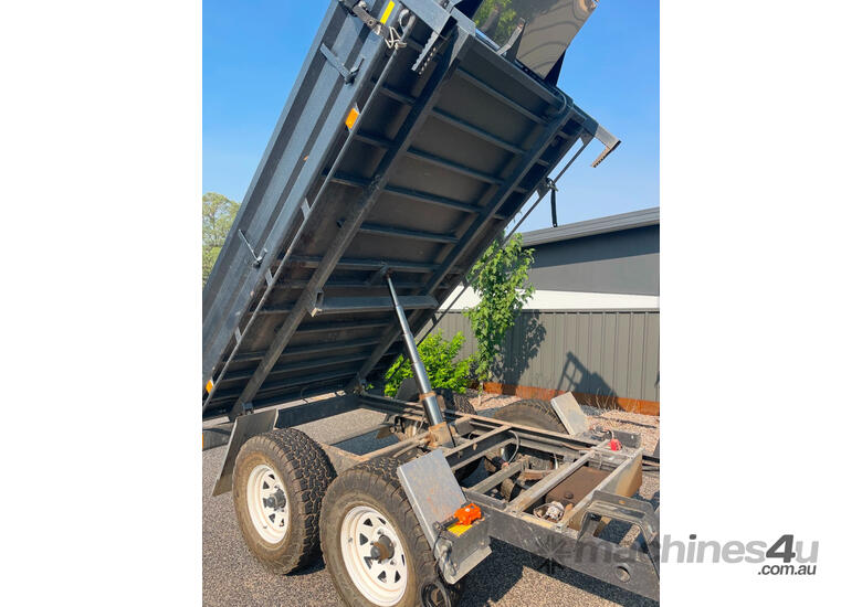 caption Redline Tag Flat top Trailer