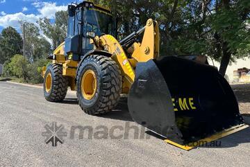 Caterpillar CAT 930M LOADER.