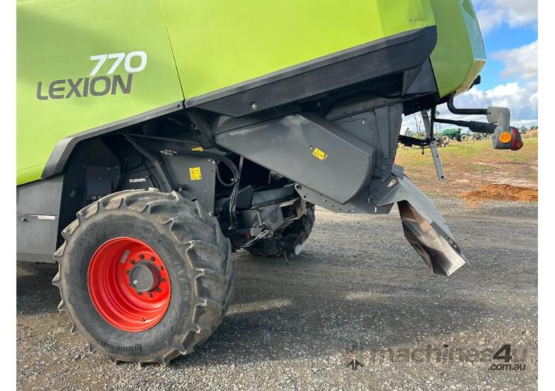 caption Class 770 with 1050 Cutter bar & 14ft knuckey pick up