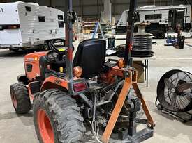 Kubota B2320 Tractor - picture0' - Click to enlarge
