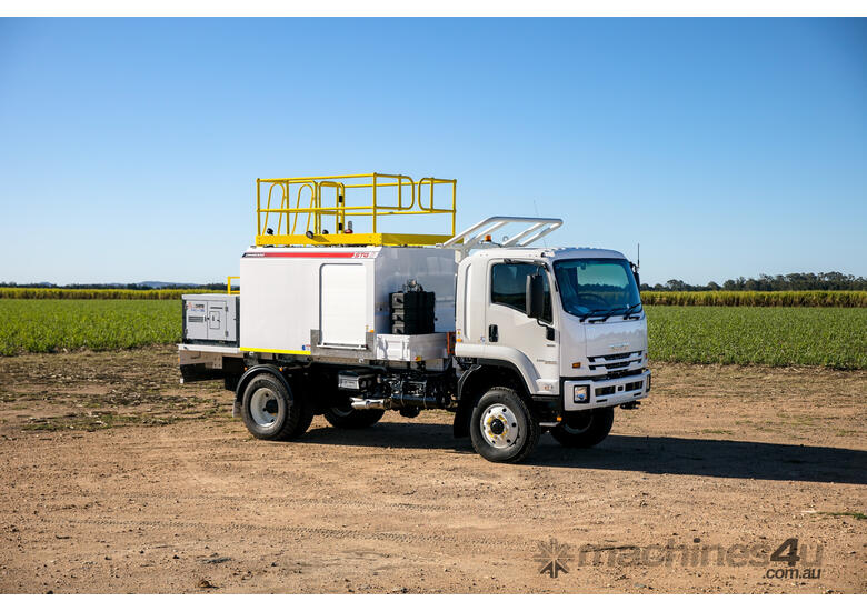 Isuzu FTS 139-260 Service Body Truck