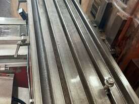 King Rich KR-3000SL milling machine with DRO - picture2' - Click to enlarge