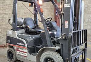 Nissan Forklift   Gas