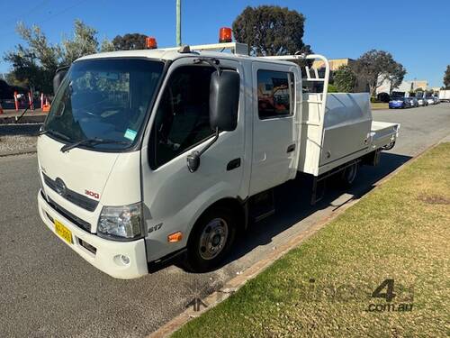 Truck Dual Cab Hino 300 617 2013 Ex-council GVM 5500kg 4m tray NP3006 SN1802