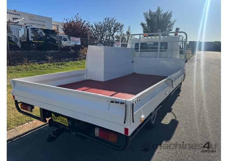 Truck Dual Cab Hino 300 617 2013 Ex-council GVM 5500kg 4m tray NP3006 SN1802