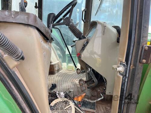 John Deere 6320 Tractor / Loader