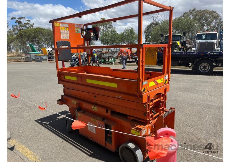 2015 JLG R6 Scissor Lift (Electric)