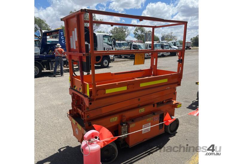2015 JLG R6 Scissor Lift (Electric)