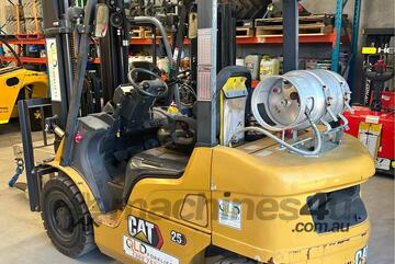 2021 Caterpillar FG25 - container mast