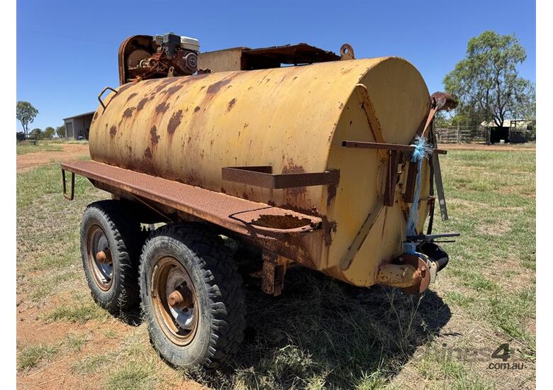 1,900L DUAL AXLE MOLASSES TRAILER