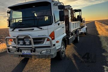 Hino 5t Tipper & Cat 3.5t Excavator