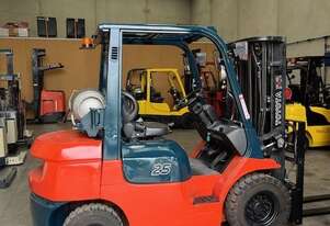 Refurbished Toyota 42-7FG25 Includes All New Tyres Side Shift & Fork Possioner Container Entry