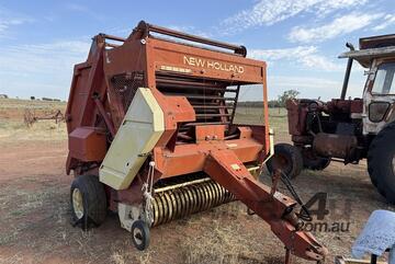 New Holland   851 Round Baler