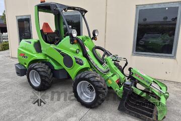 Avant 2023     745 Loader