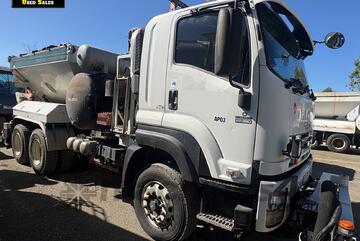 2015 Isuzu FXZ Paveline Truck, E.M.U.S TS933