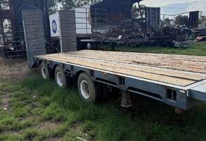 USED LUSTY TRI-AXLE PLANT TRAILER WITH RING FEDER HITCH, HYDRAULIC RAMPS, 45000kg ATM RATED