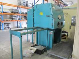 Abrasive Blasting Cabinet & Compressor - picture0' - Click to enlarge