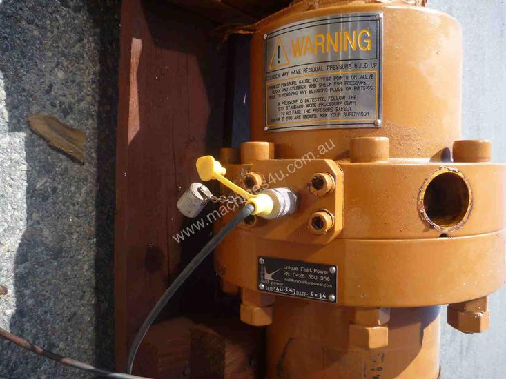 caption Single Hydraulic Ram, 2200 MM Collapsed