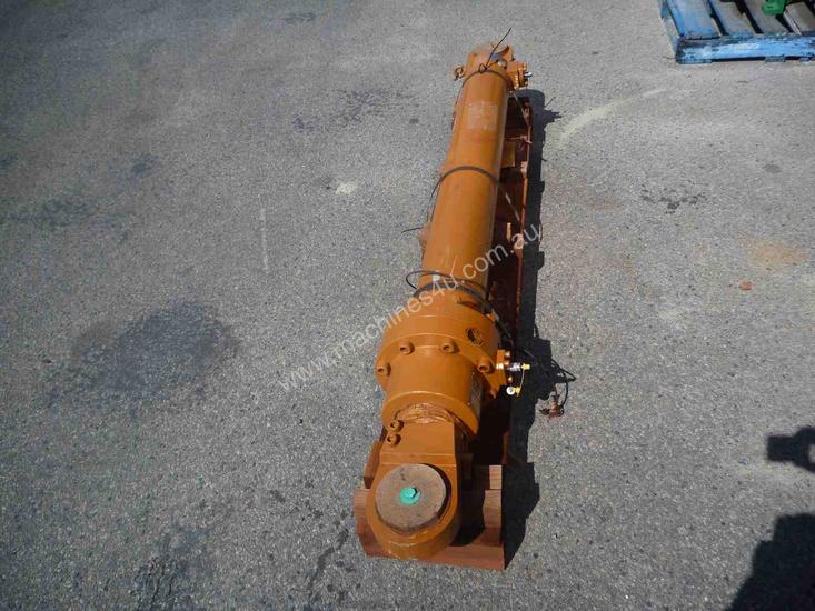 caption Single Hydraulic Ram, 2200 MM Collapsed