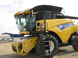 2008 New Holland CR9070 Combine Harvesters - picture0' - Click to enlarge