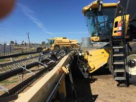 2008 New Holland CR9070 Combine Harvesters - picture2' - Click to enlarge